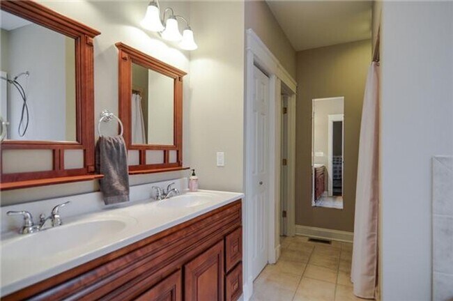 Building Photo - Charming East Nashville Home – Walkable to...
