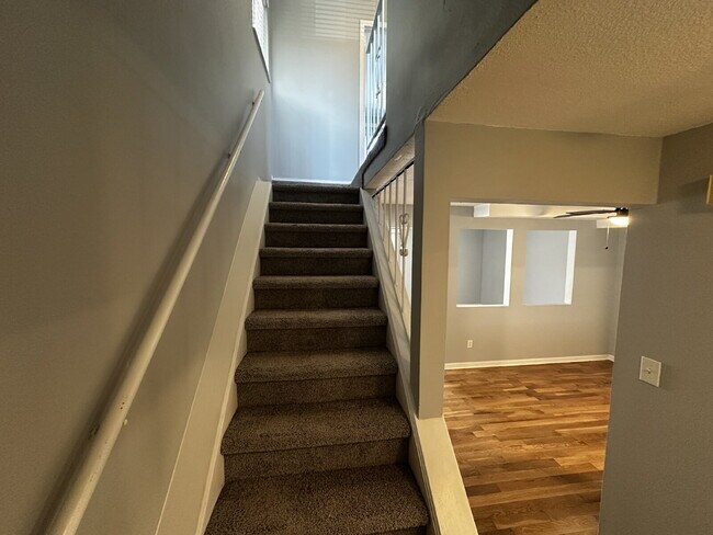 Building Photo - "Charming 2-Bed Retreat with Hardwood Floors in Golden, CO!"
