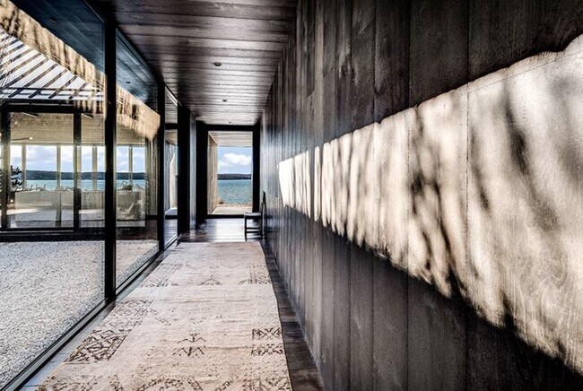 Building Photo - 265 Three Mile Harbor Hog Creek Rd