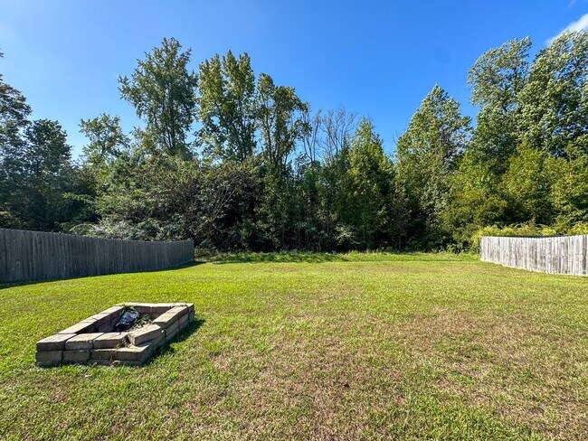 Building Photo - Stunning 4 Bed 2.5 Bath Raeford Home