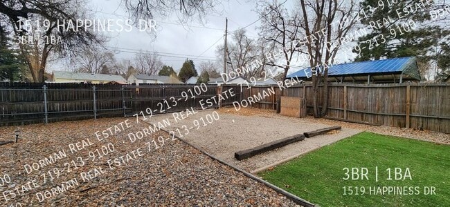Building Photo - 1519 Happiness Dr