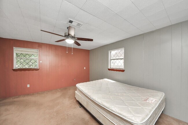 Building Photo - 535 Pampa St