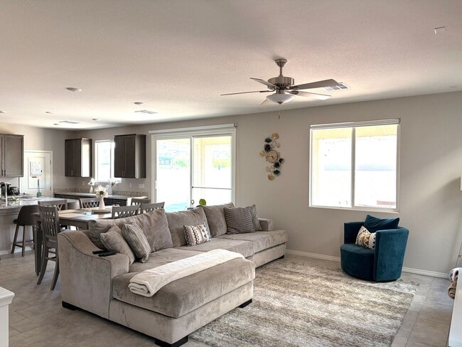 Building Photo - Beautiful 4 Bedroom Home in Aliante Community