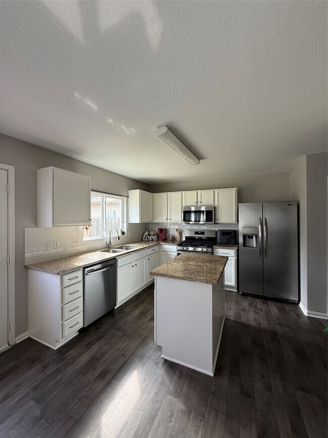 Building Photo - 23603 Legacy Oak St