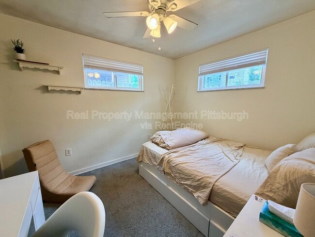 Building Photo - 433 Ella St