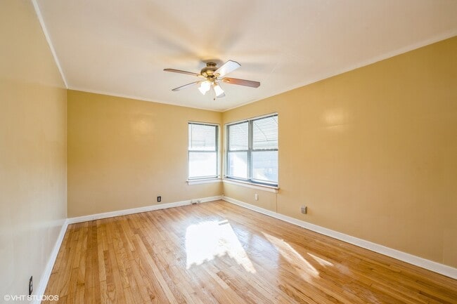 Building Photo - 1906 W 80th St