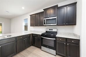 Building Photo - 15438 Maple Ter Dr