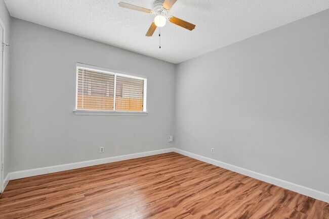 Building Photo - Charming 3 Bed 2.5 Bath Home with Solar Panels!