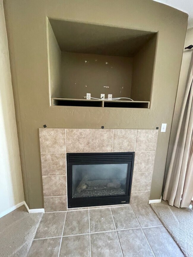 Building Photo - Lovely NW Visalia home coming soon!