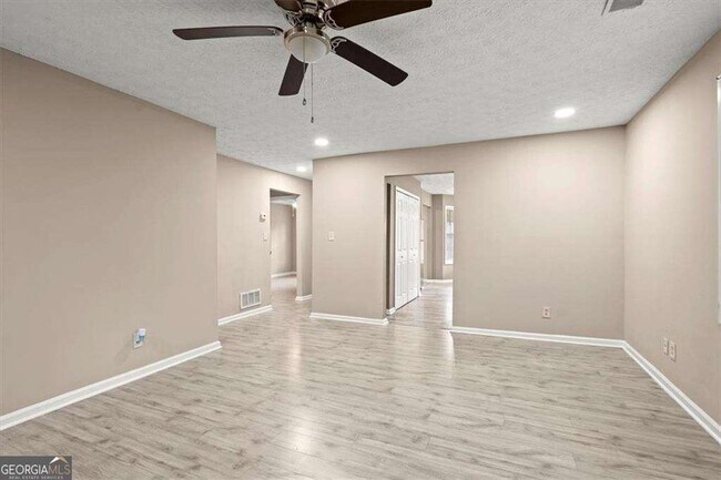 Building Photo - 326 Farm Pl Ct NE