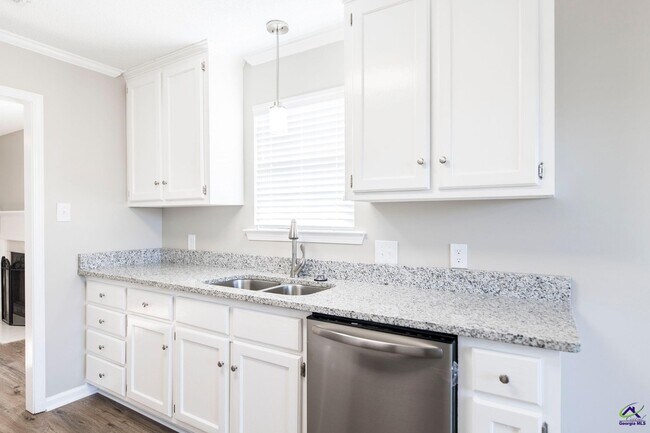 Building Photo - 404 Chadwyck Cir