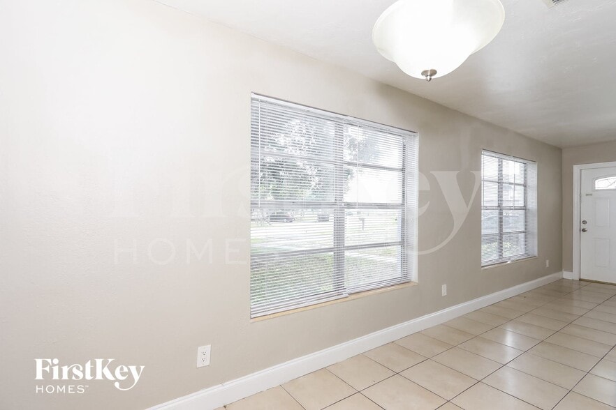 Building Photo - 2350 SW 68th Terrace