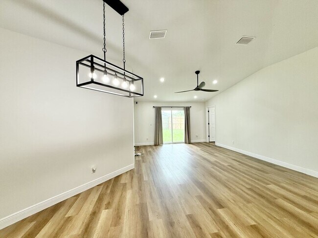 Building Photo - 12129 Buffington Ln
