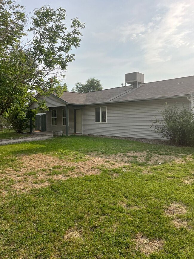 Building Photo - 3 Bed 1.5 Bath Home in Fruita