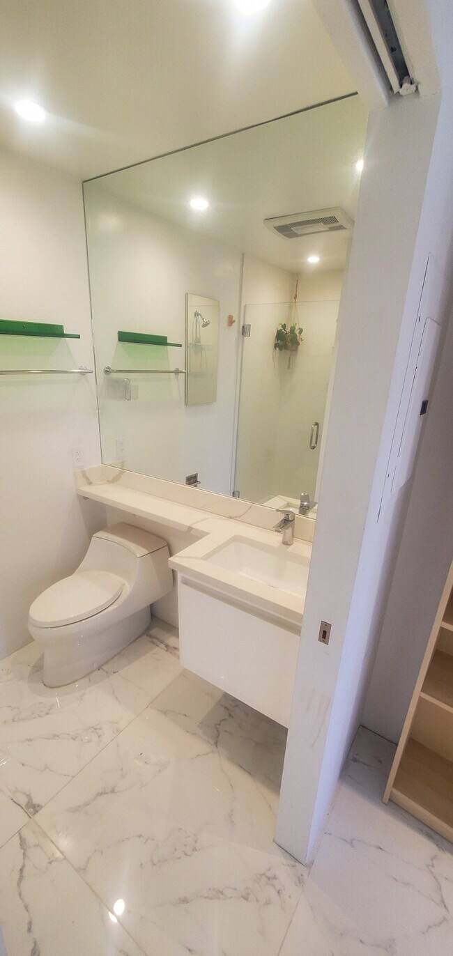 Building Photo - 705 E Balboa Blvd