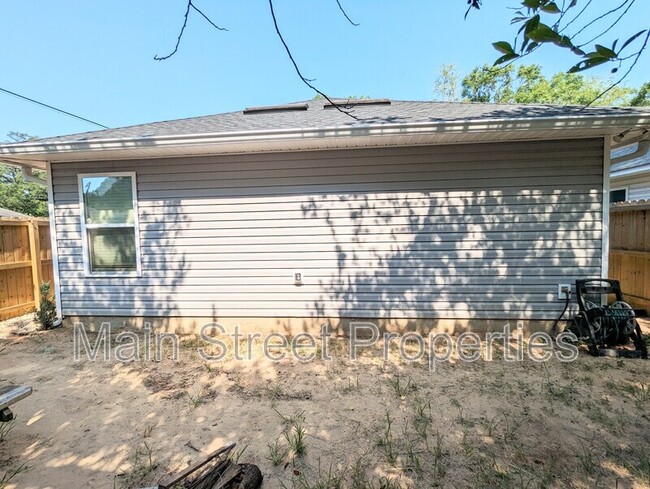 Building Photo - 8698 Doris Ave