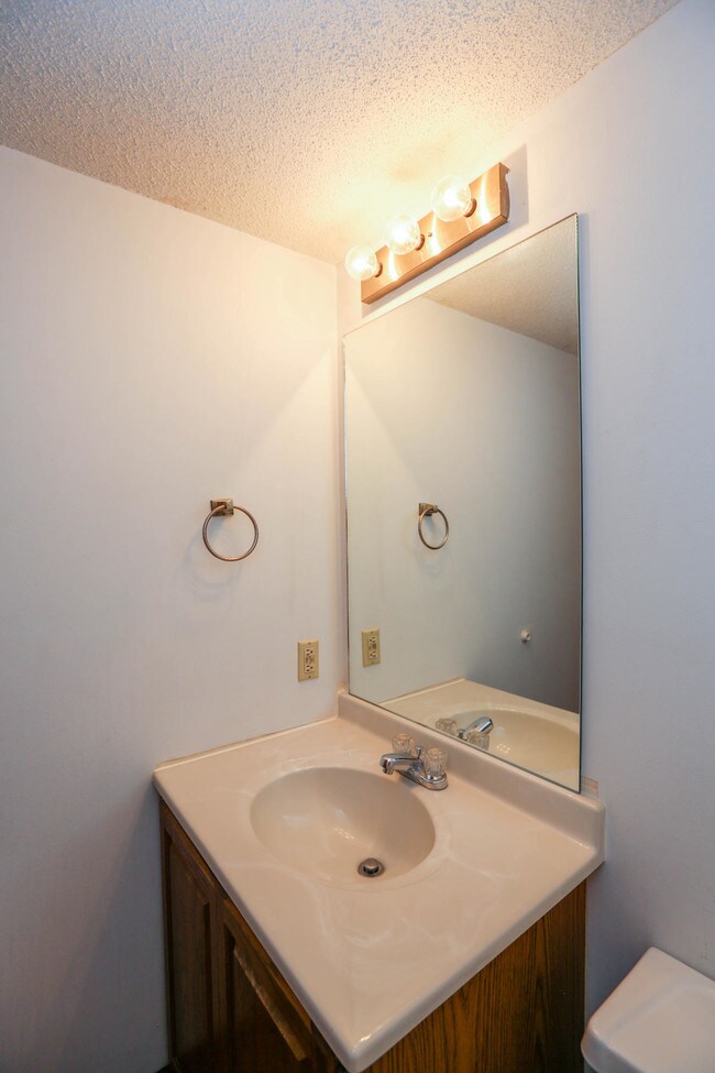 Building Photo - 439 Foxfire Dr
