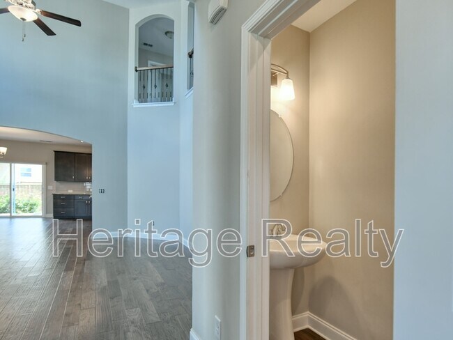 Building Photo - 2212 Scarlet Tanager St