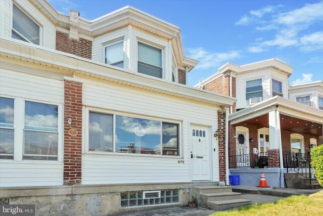 Building Photo - 470 Shurs Ln