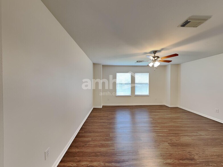 Building Photo - 2610 Dawn River Ln