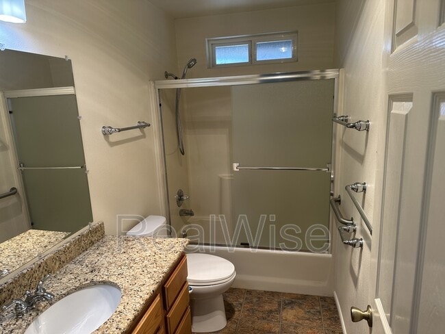 Building Photo - 1267 SW Ironwood Dr