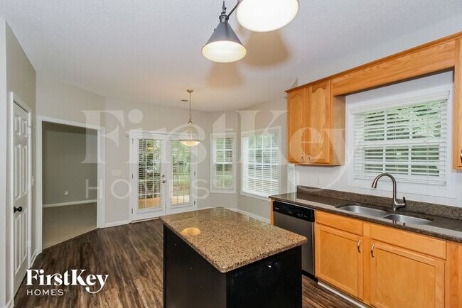 Building Photo - 27 Forest Point