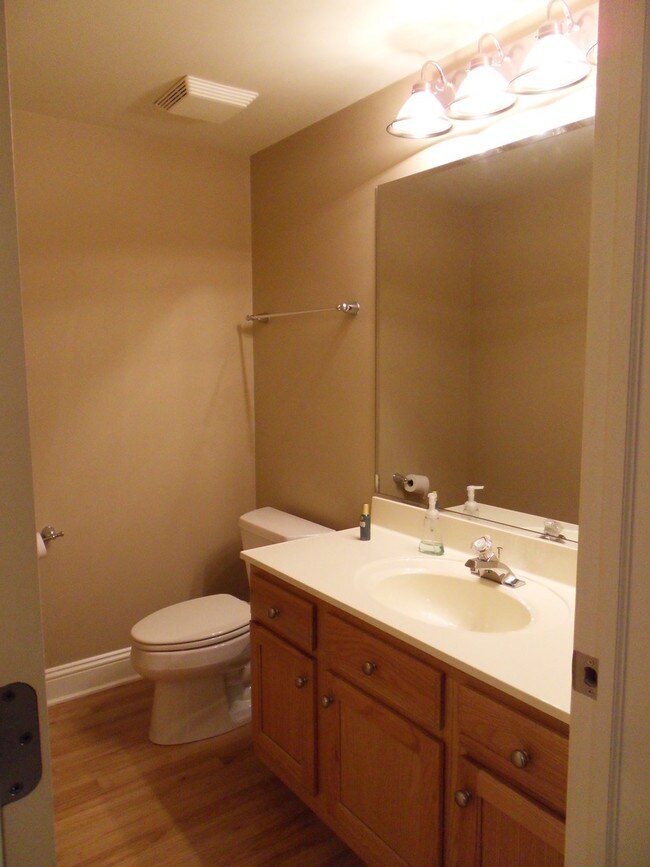 Building Photo - 1326 Walnut Ridge Dr