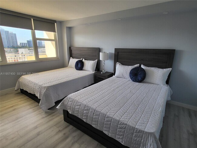 Building Photo - 3180 S Ocean Dr