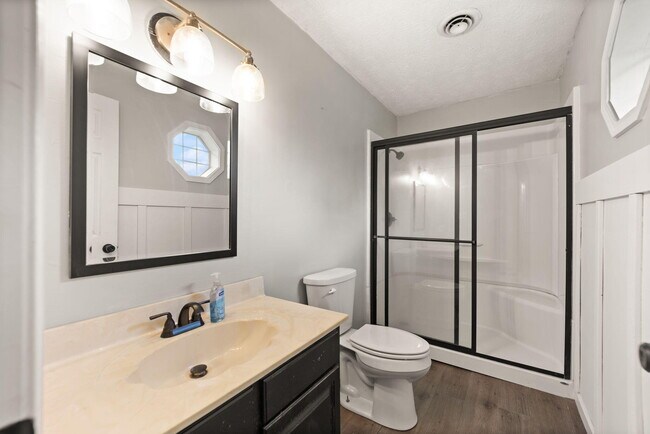 Building Photo - 180 Lilly Ln