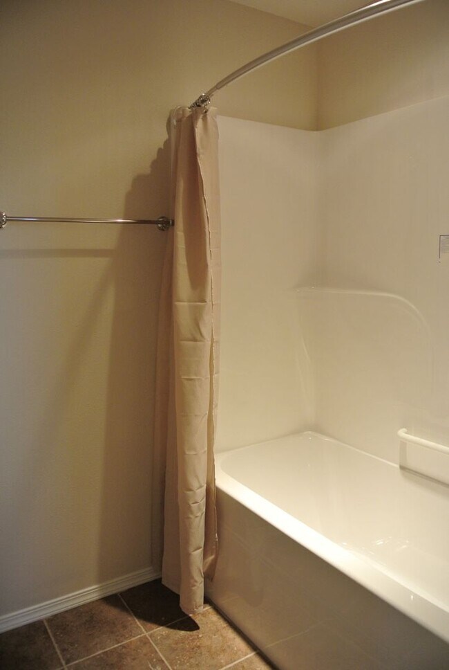 Building Photo - November Rent FREE ~ Spread Out and Live L...