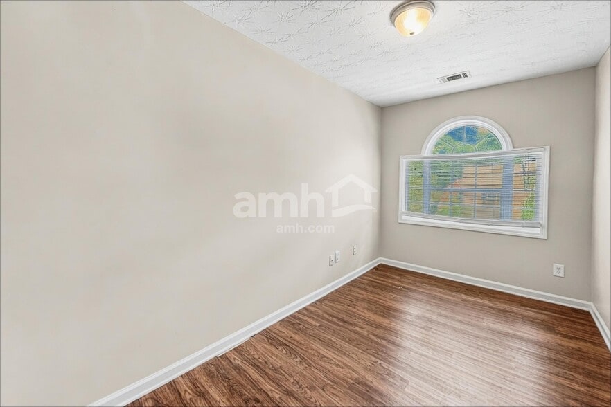 Building Photo - 1558 Great Shoals Cir
