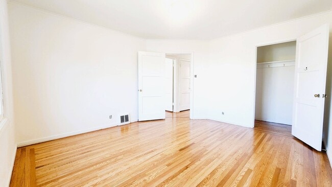 Building Photo - Sunset Single-Family Home Available for Le...