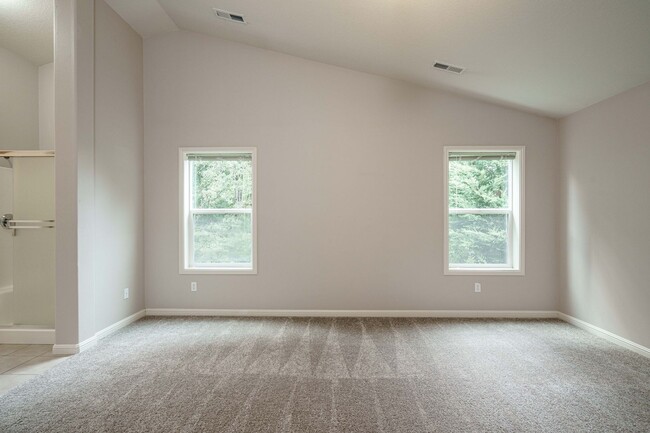 Building Photo - $500 Move In Special NO APPLICATION FEE 4 ...