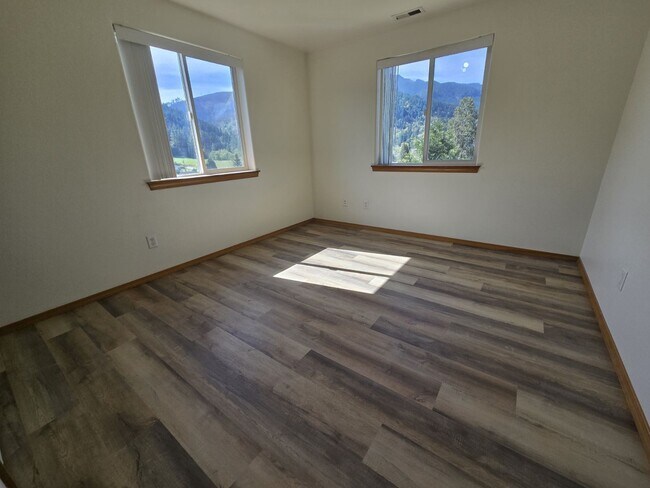 Building Photo - 390 Maylea Pl