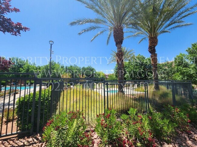 Building Photo - BEAUTIFUL 3 Bedroom WESTPARK CONDO IN SUMM...