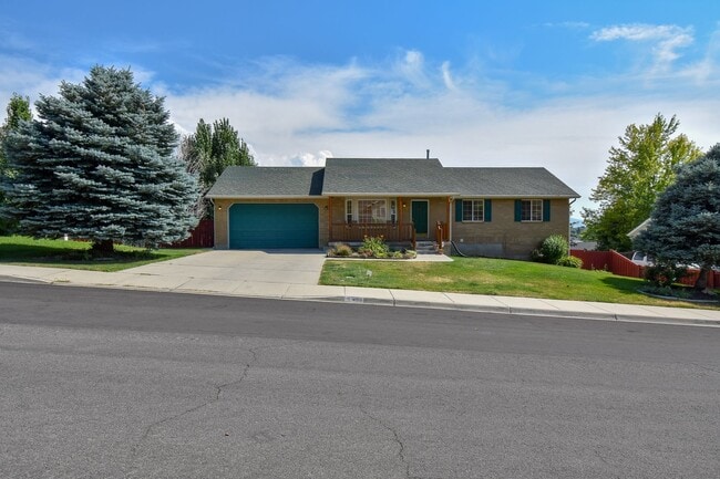 Building Photo - Beautiful Springville Heights home