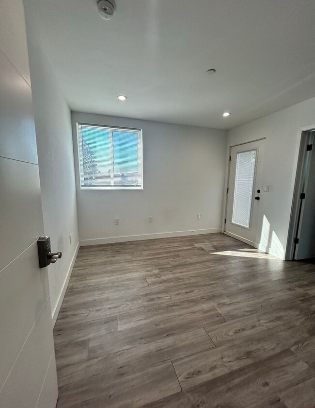 Building Photo - Private Bedroom w Personal Bathroom & Shower, shared student-oriented space