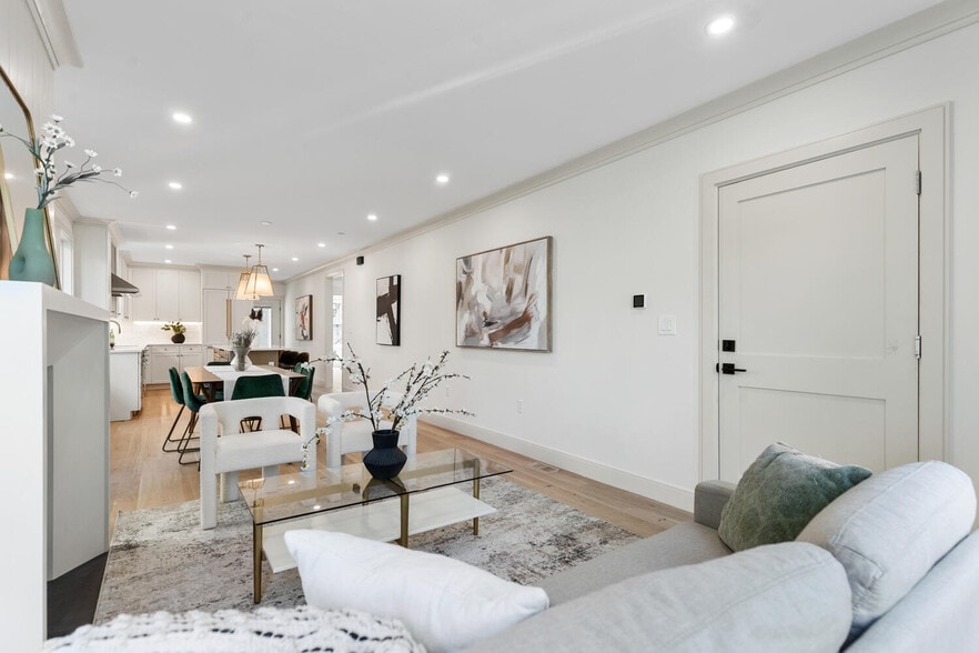 Building Photo - 8 Holly Ave