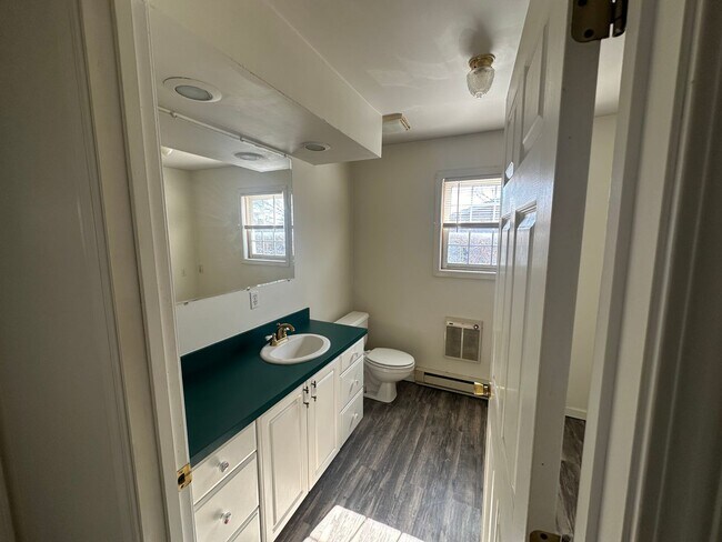 Building Photo - Spacious Three Bedroom Home with Central Air