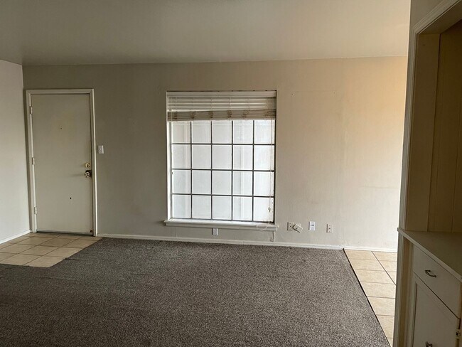 Building Photo - Upstairs unit at Willow Creek available now!