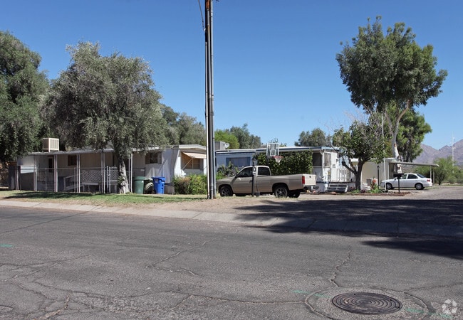 Building Photo - 3201-3202 E Greenlee Rd