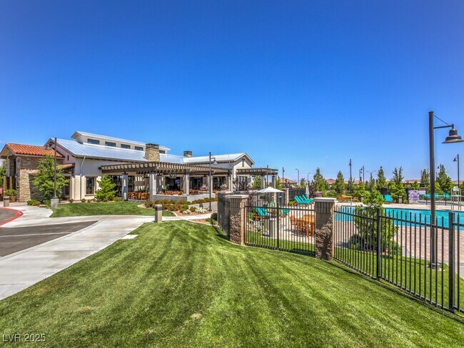 Building Photo - 8055 Tank Loop St