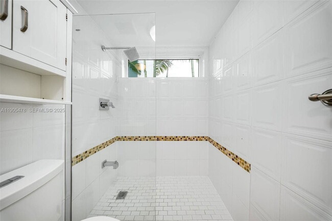 Building Photo - 4000 Alhambra Cir