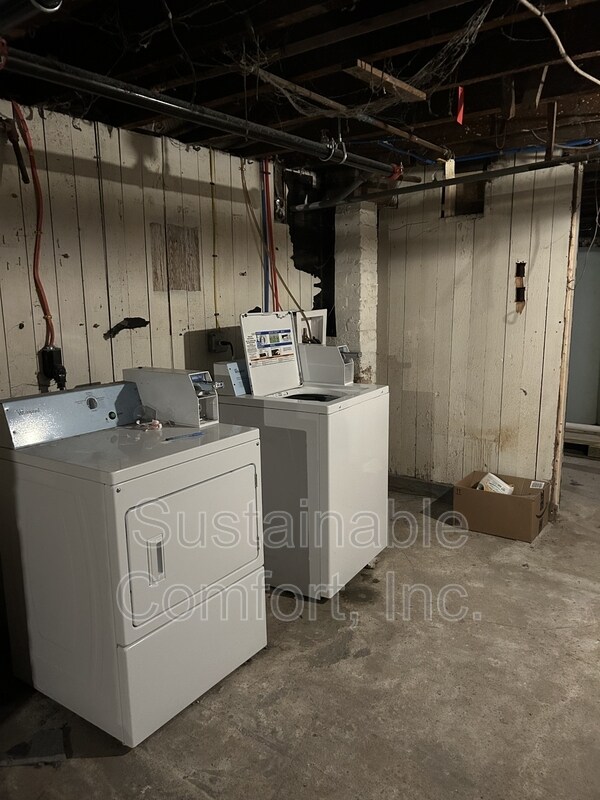 Building Photo - 36 Roxbury St