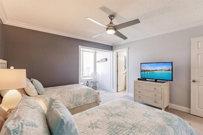 Building Photo - 1055 W Peppertree Dr