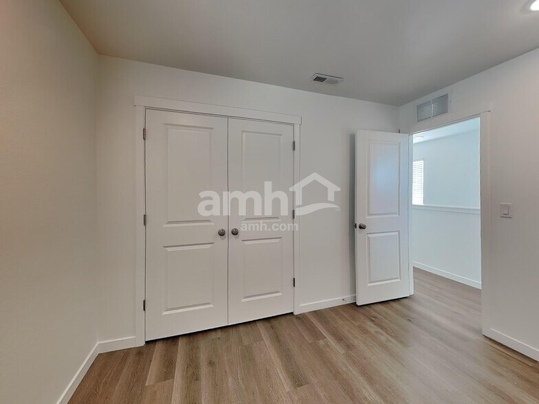 Building Photo - 314 N Addison Way