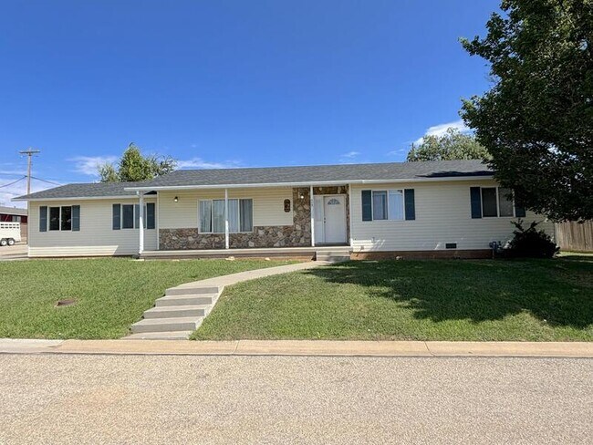 Building Photo - 465 Meadowlark Ln