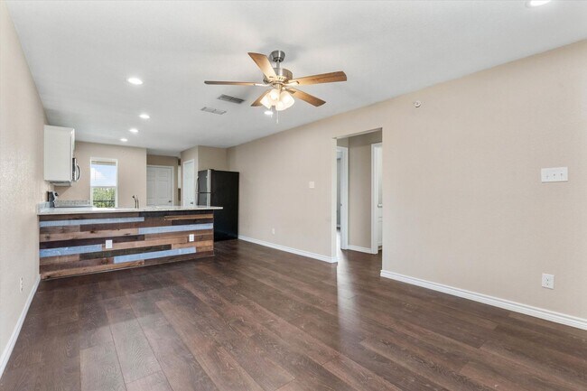 Building Photo - 1406 Courtney Pl