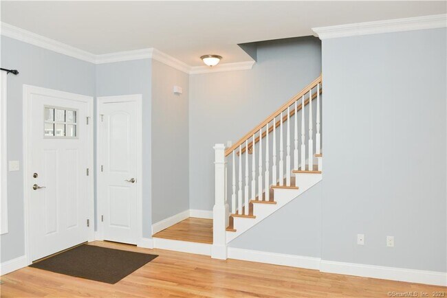Building Photo - 17 Brookview Cir
