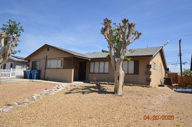 Building Photo - 325 Pershing Dr